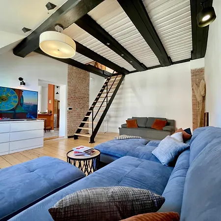 93 M2 Kino Na Dachu Rynek Апартаменты *