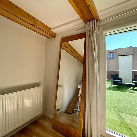 93 M2 Kino Na Dachu Rynek Апартаменты